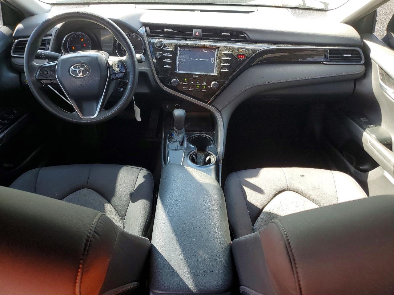 2020 TOYOTA CAMRY LE photo 15