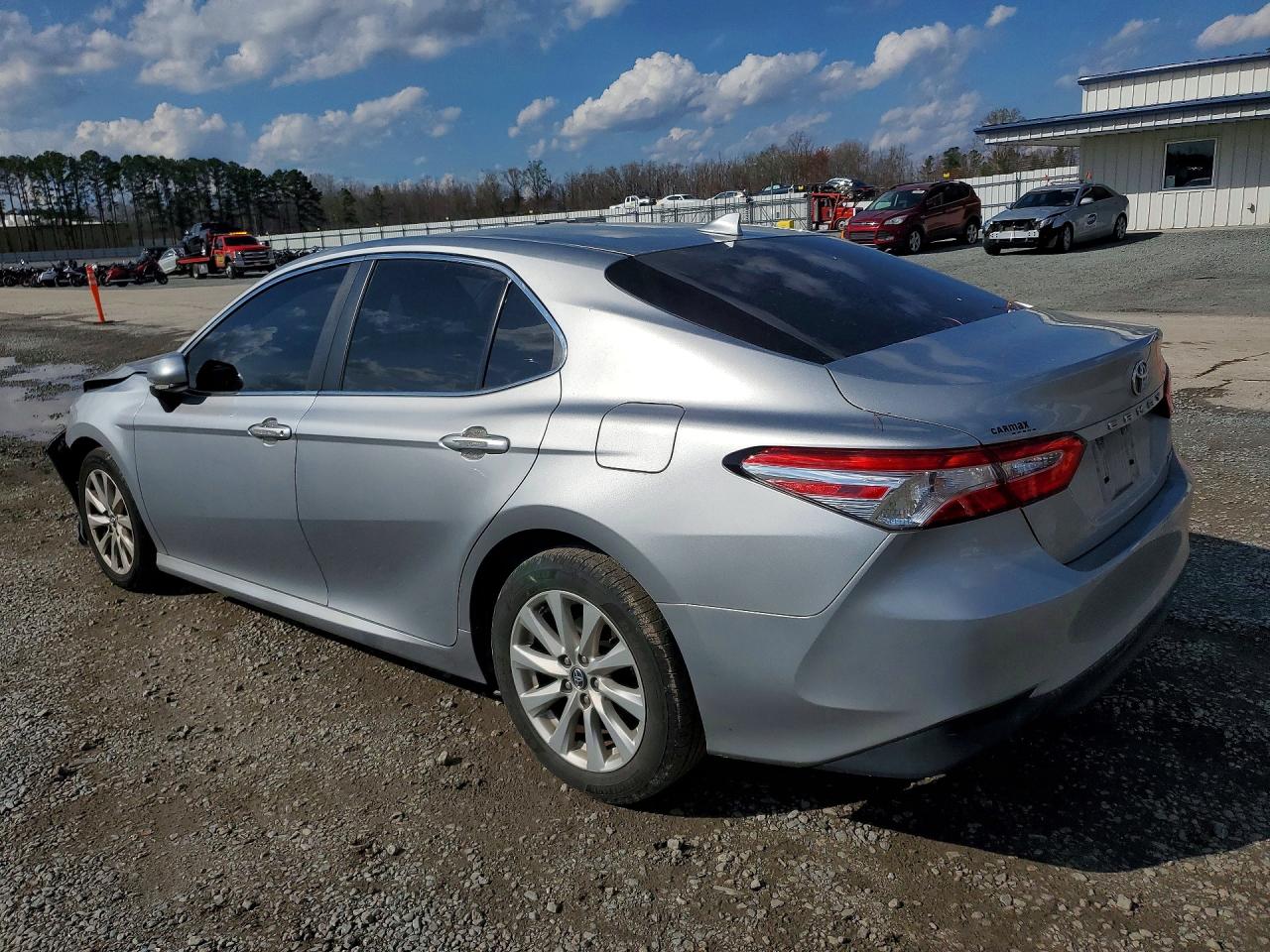 2020 TOYOTA CAMRY LE photo 3