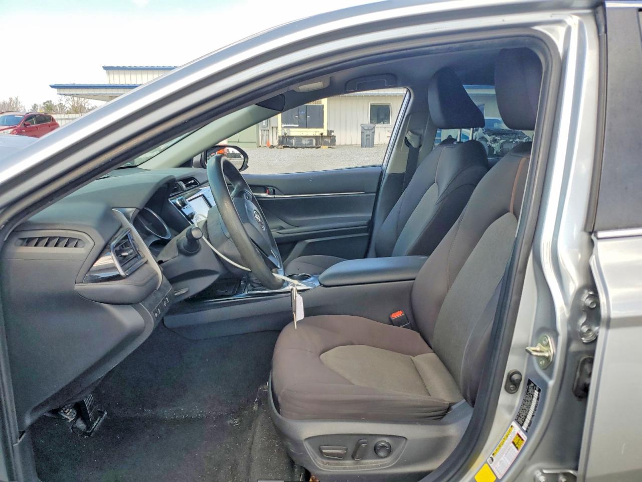 2020 TOYOTA CAMRY LE photo 13
