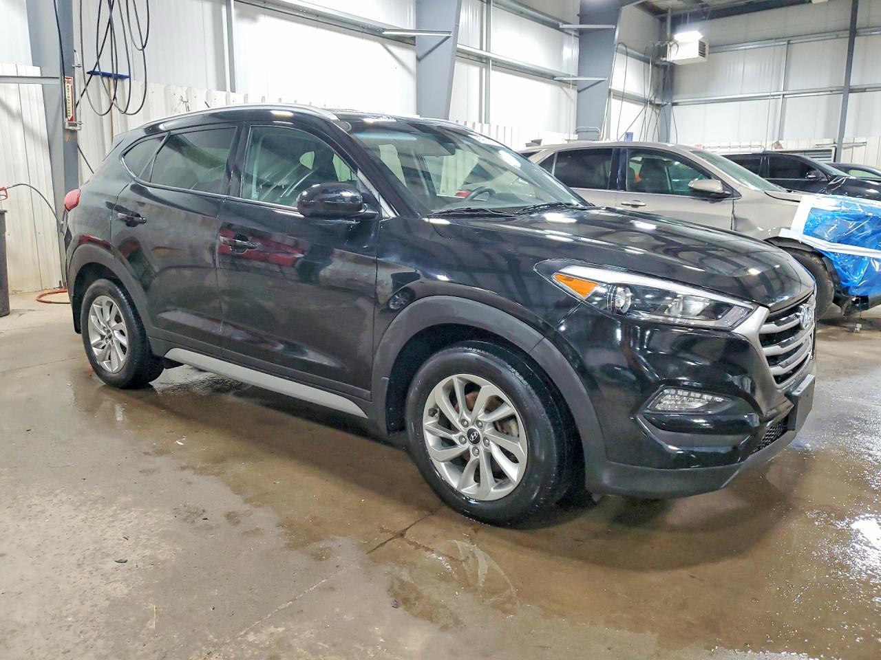 2017 HYUNDAI TUCSON SE photo 4