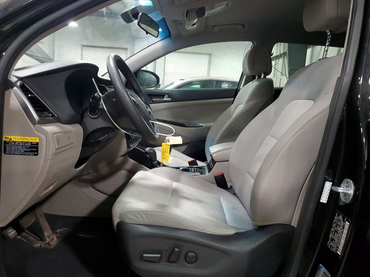 2017 HYUNDAI TUCSON SE photo 7
