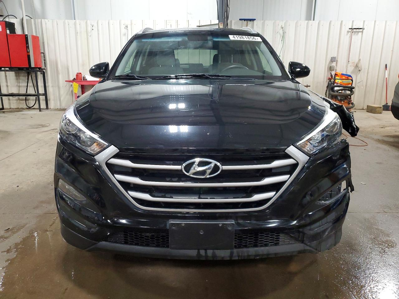 2017 HYUNDAI TUCSON SE photo 5