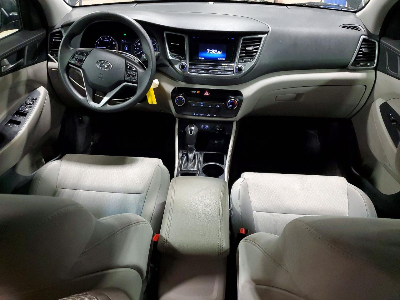 2017 HYUNDAI TUCSON SE photo 8