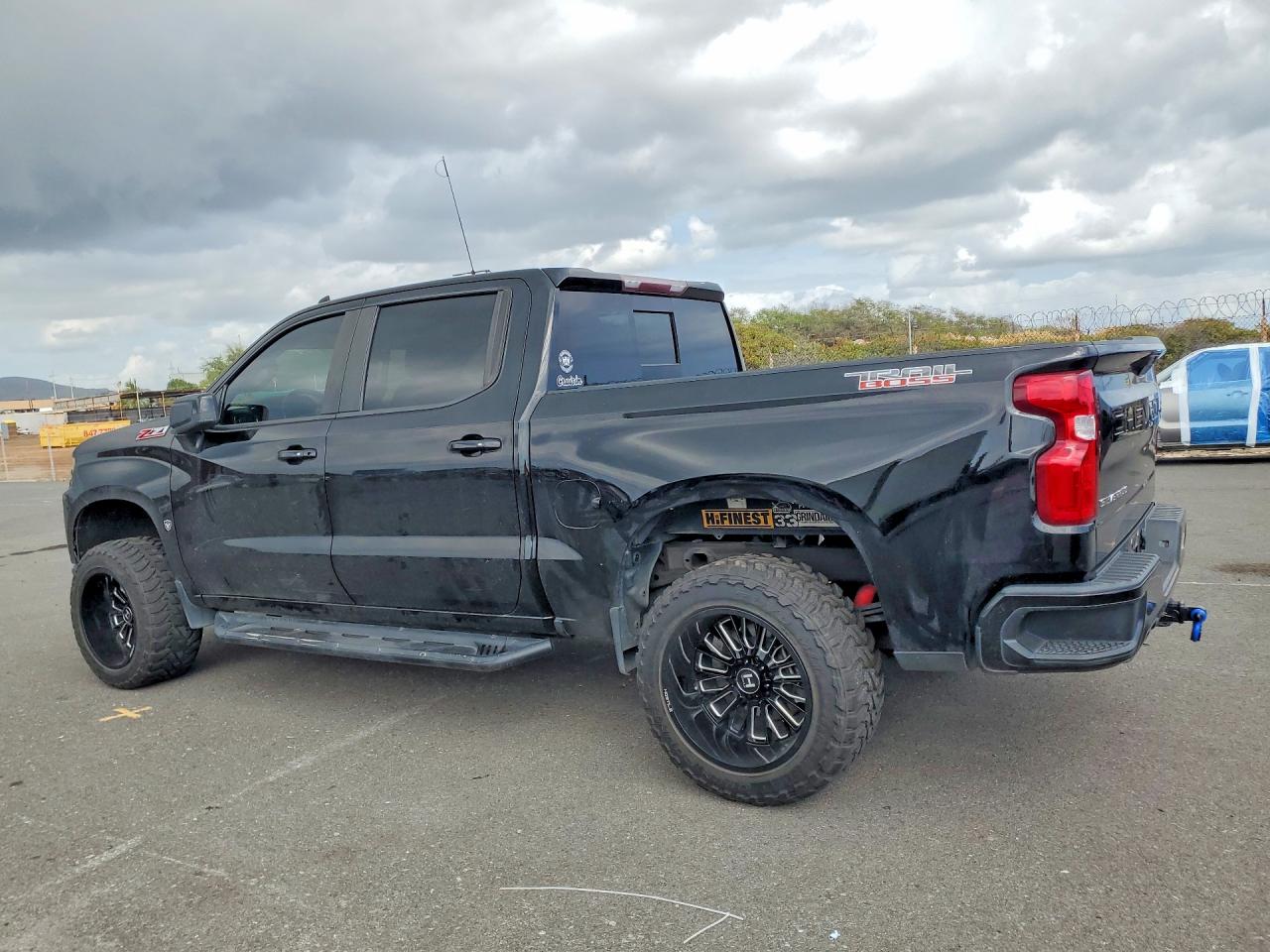 2019 CHEVROLET SILVERADO K1500 LT TRAIL BOSS photo 2