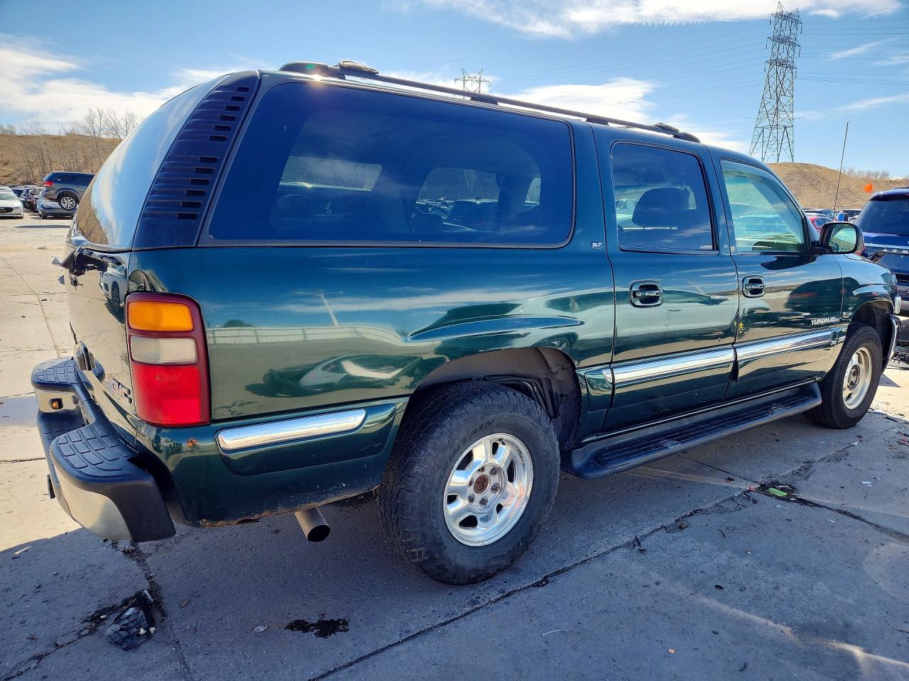 2002 GMC YUKON XL K1500 photo 3