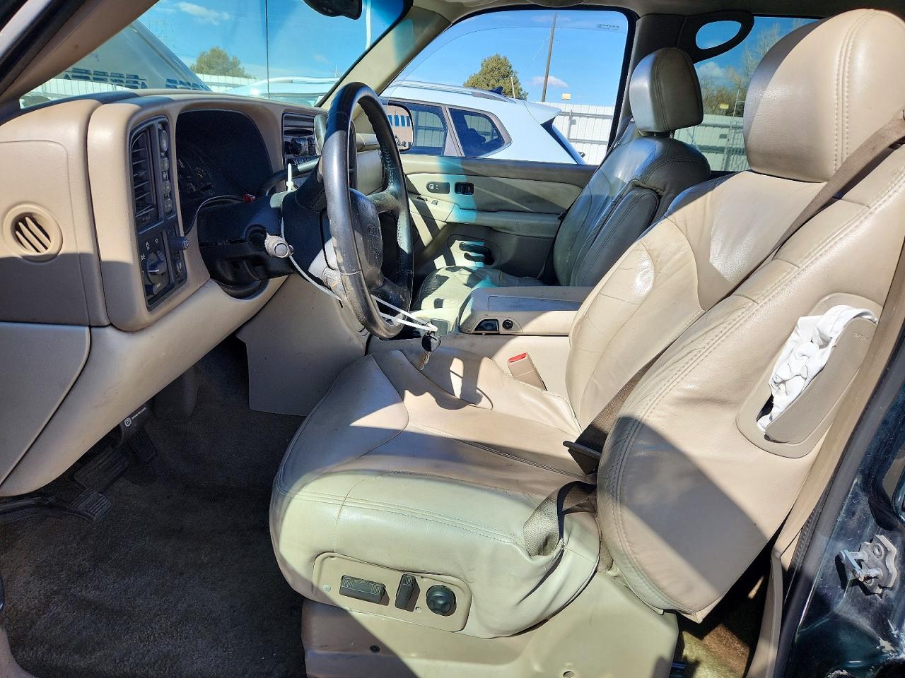 2002 GMC YUKON XL K1500 photo 7