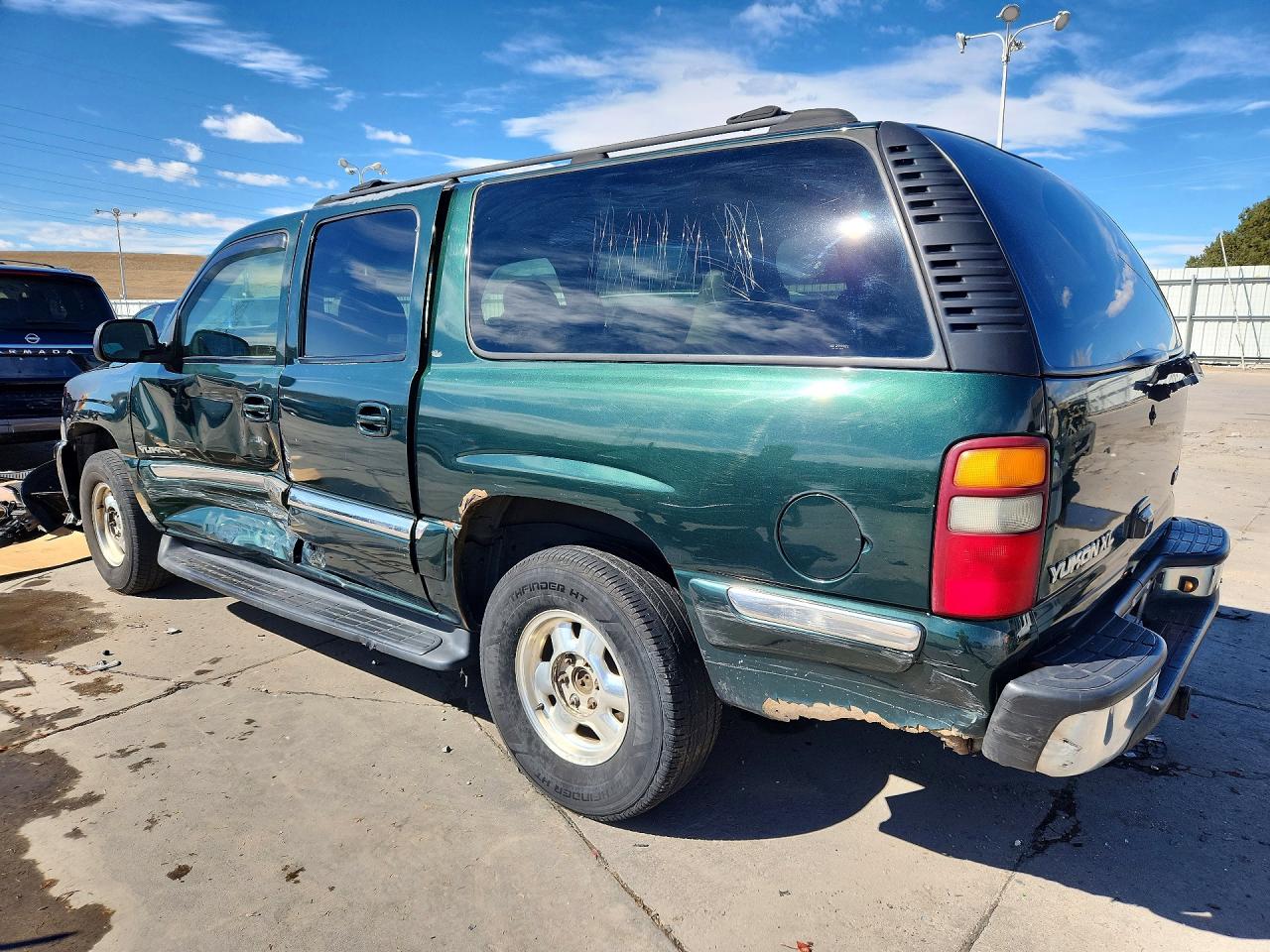 2002 GMC YUKON XL K1500 photo 2