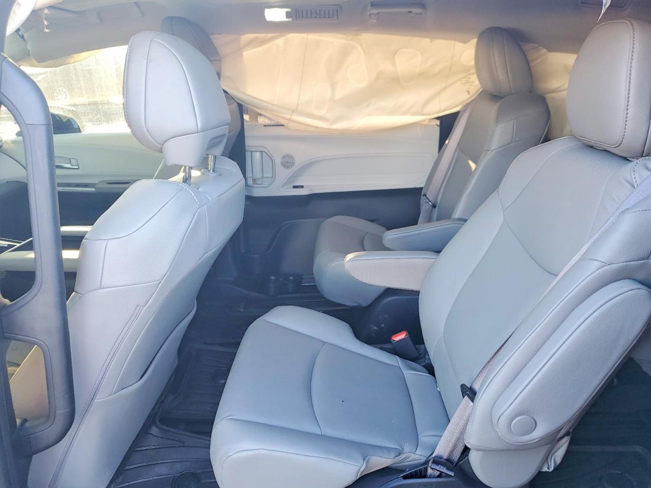 2025 TOYOTA SIENNA XLE 7-PASSENGER photo 21