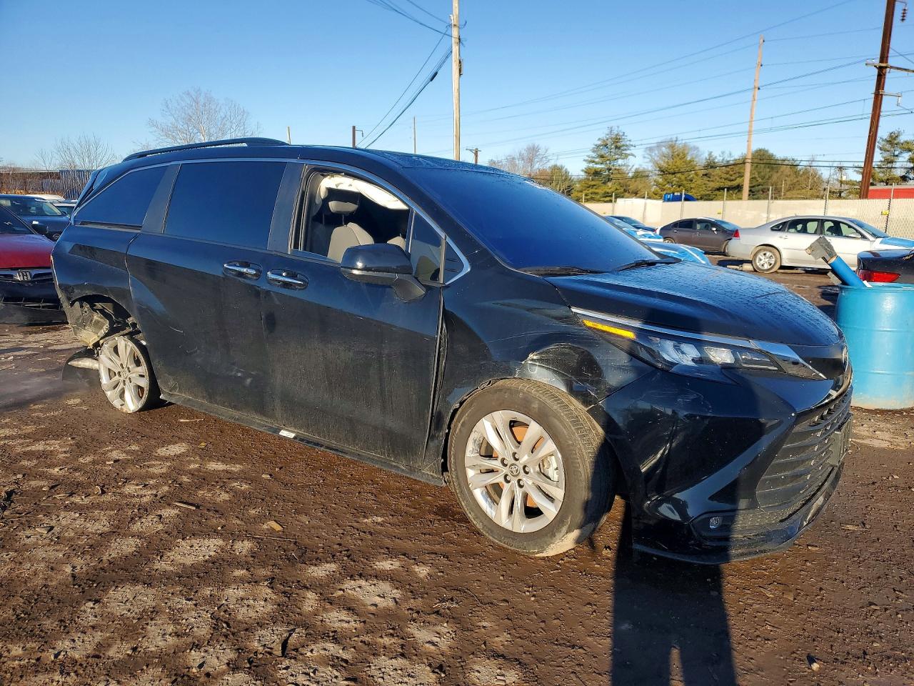 2025 TOYOTA SIENNA XLE 7-PASSENGER photo 7