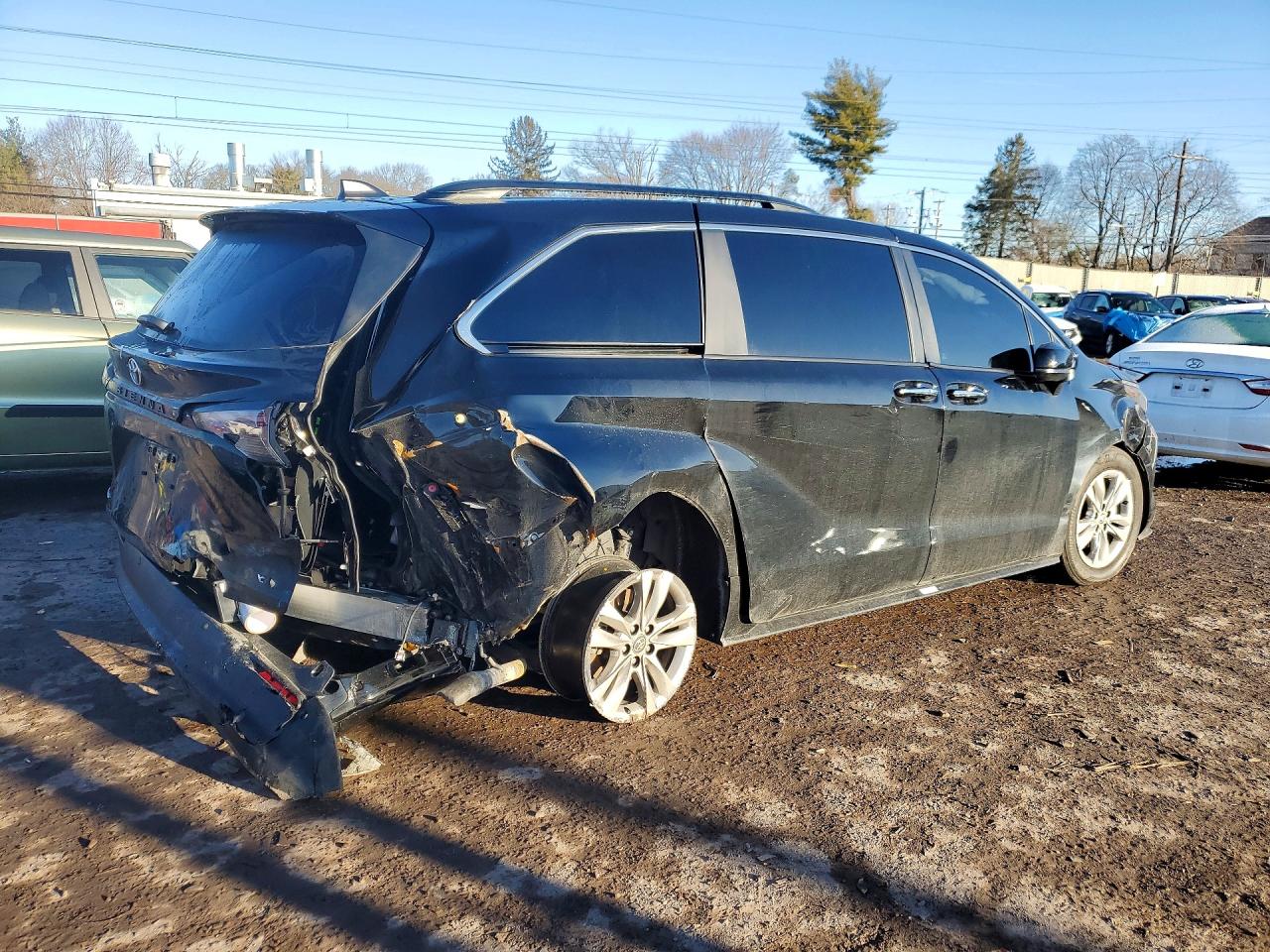 2025 TOYOTA SIENNA XLE 7-PASSENGER photo 5