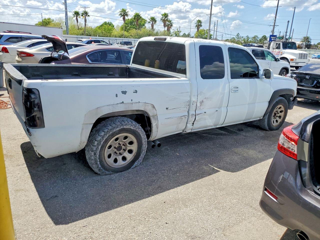2004 CHEVROLET SILVERADO C1500 photo 3