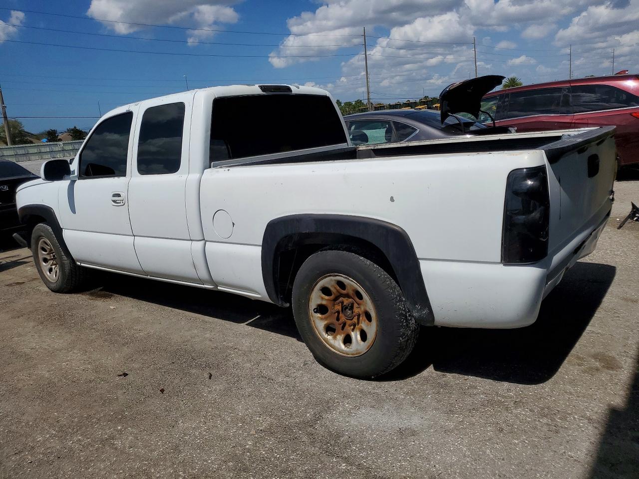 2004 CHEVROLET SILVERADO C1500 photo 2
