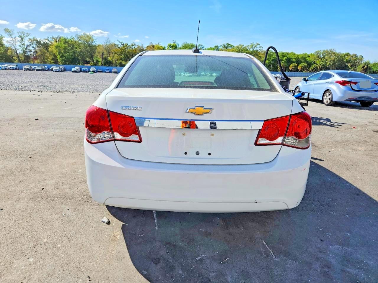 2015 CHEVROLET CRUZE LS photo 6
