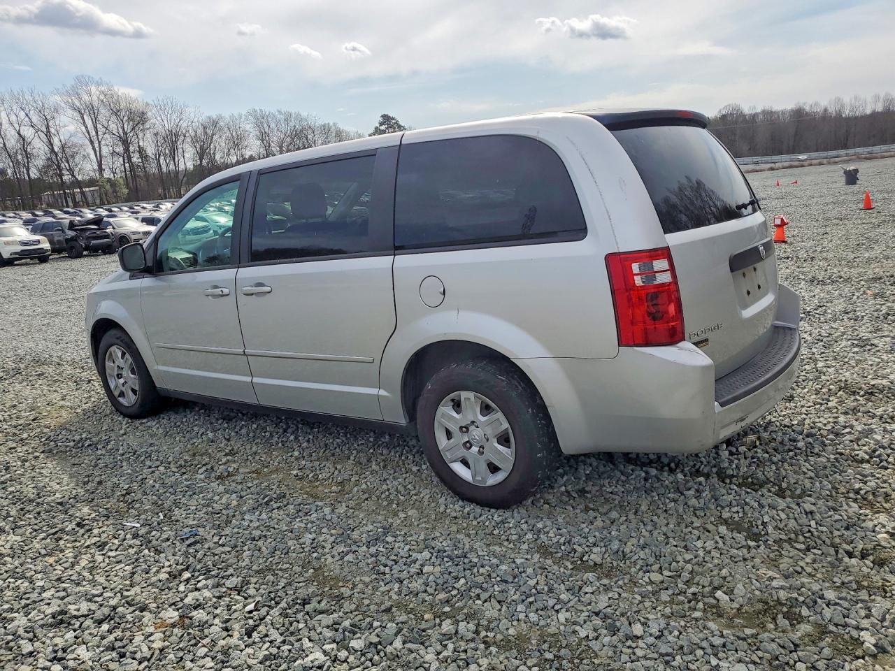 2010 DODGE GRAND CARAVAN SE photo 2