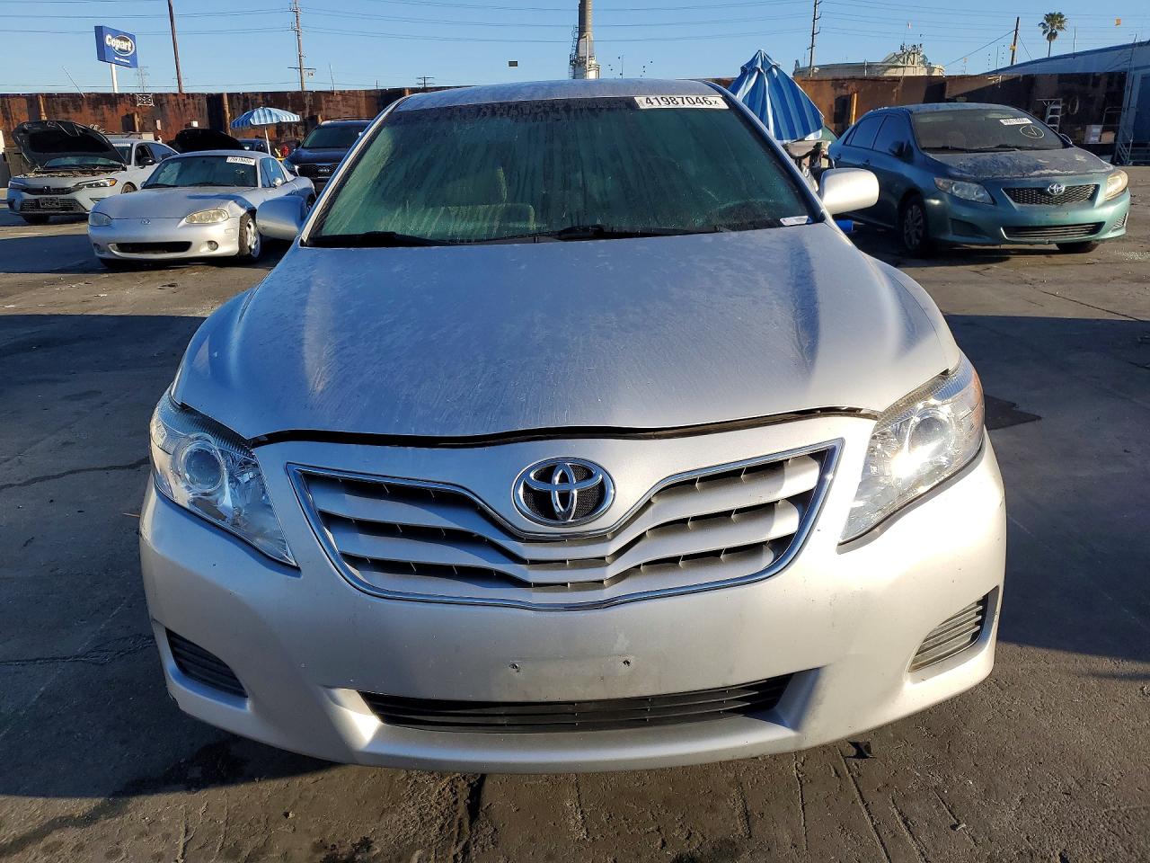 2011 TOYOTA CAMRY LE photo 9