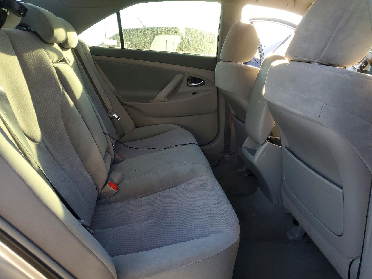 2011 TOYOTA CAMRY LE photo 19
