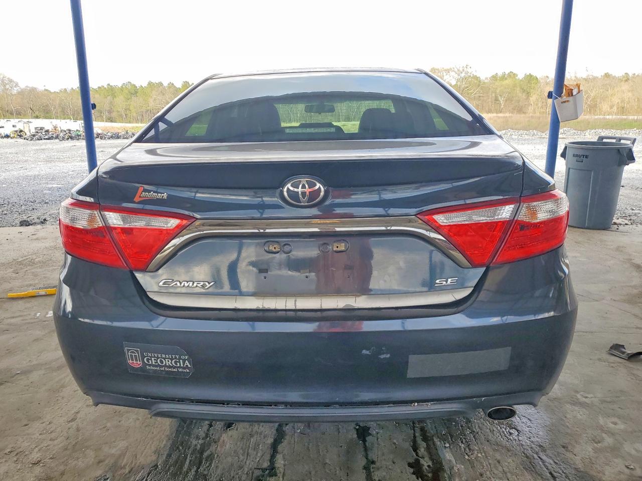 2015 TOYOTA CAMRY SE photo 6
