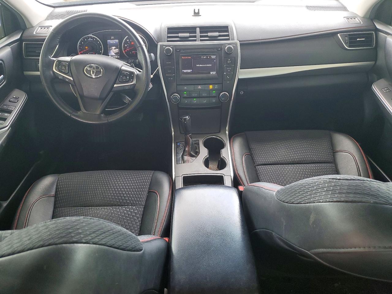 2015 TOYOTA CAMRY SE photo 8
