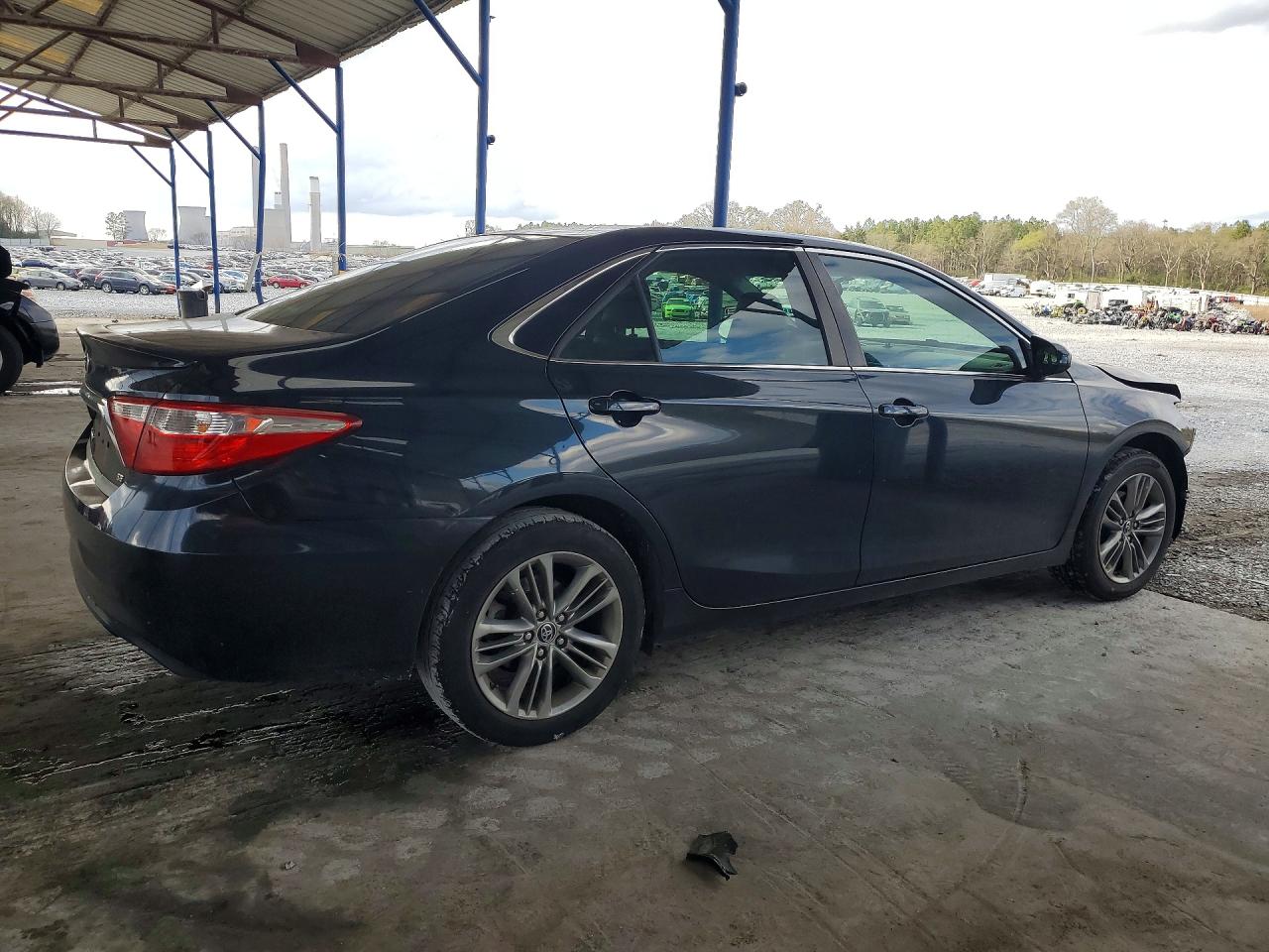 2015 TOYOTA CAMRY SE photo 3