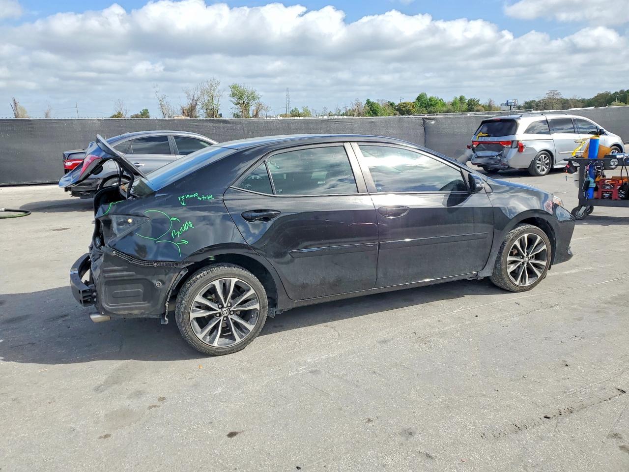 2018 TOYOTA COROLLA SE photo 3