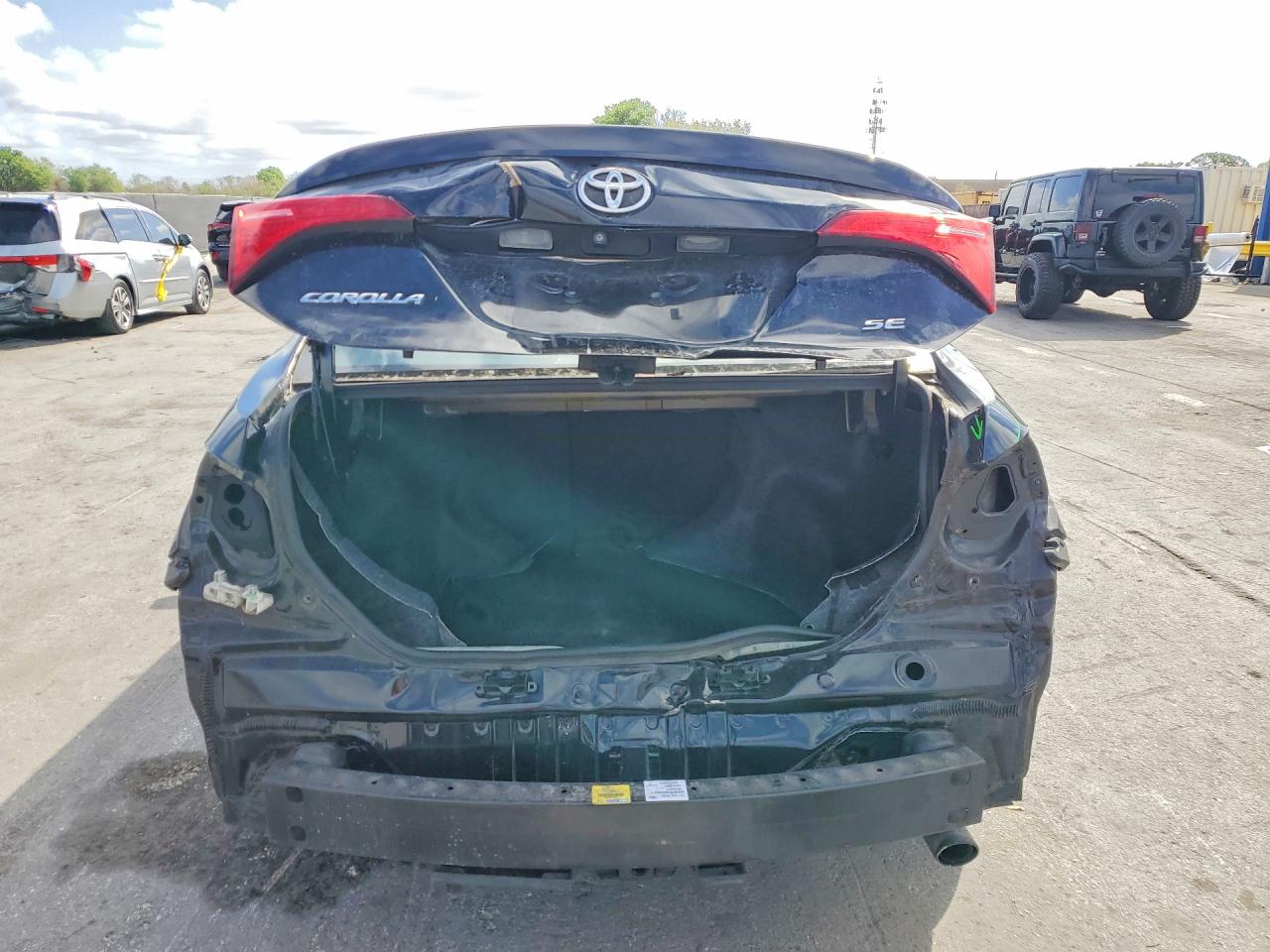 2018 TOYOTA COROLLA SE photo 6
