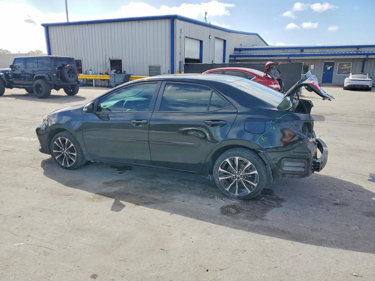 2018 TOYOTA COROLLA SE photo 2
