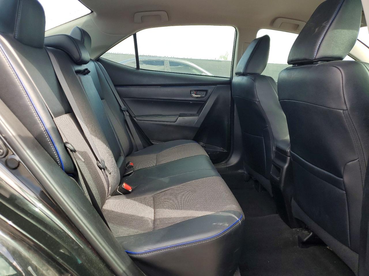 2018 TOYOTA COROLLA SE photo 10
