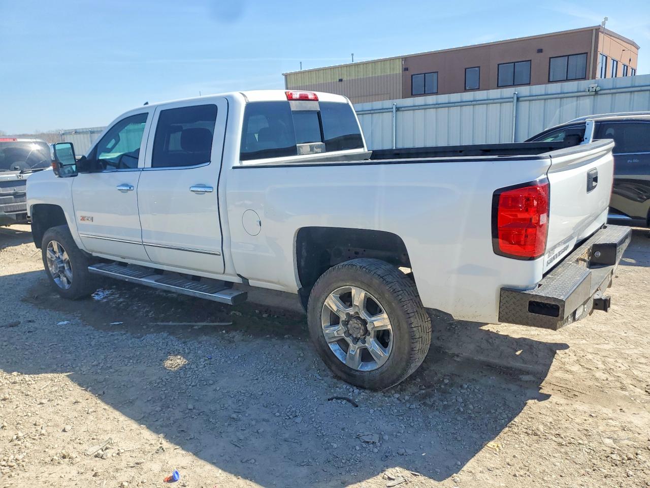 2017 CHEVROLET SILVERADO K2500 HEAVY DUTY LTZ photo 3