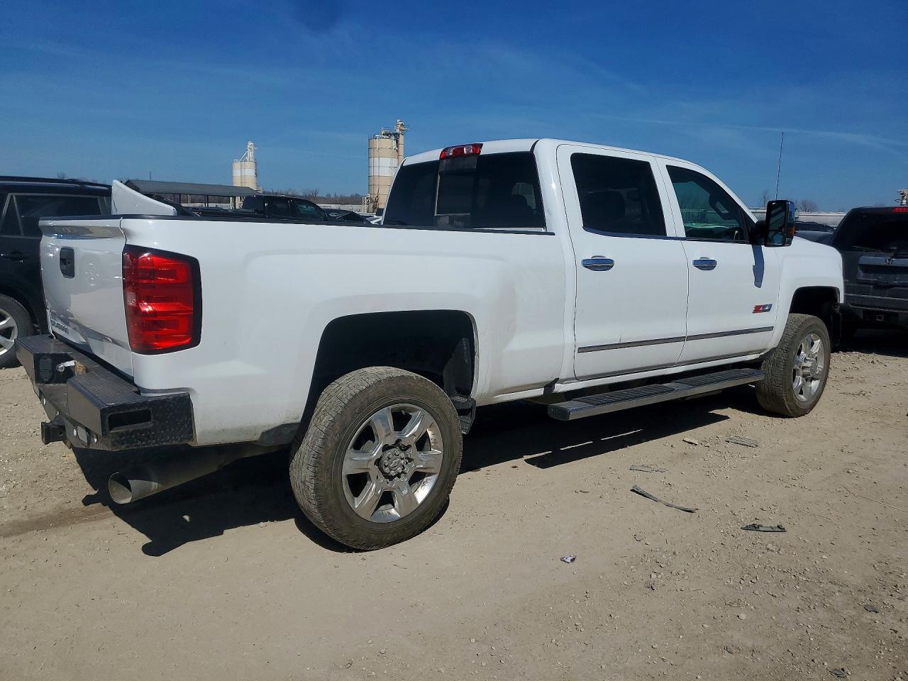 2017 CHEVROLET SILVERADO K2500 HEAVY DUTY LTZ photo 5