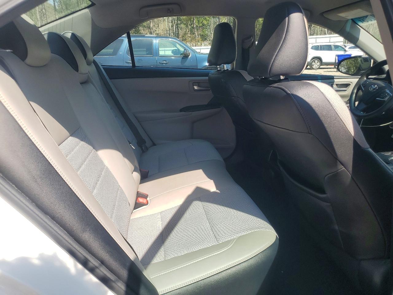 2017 TOYOTA CAMRY SE photo 28