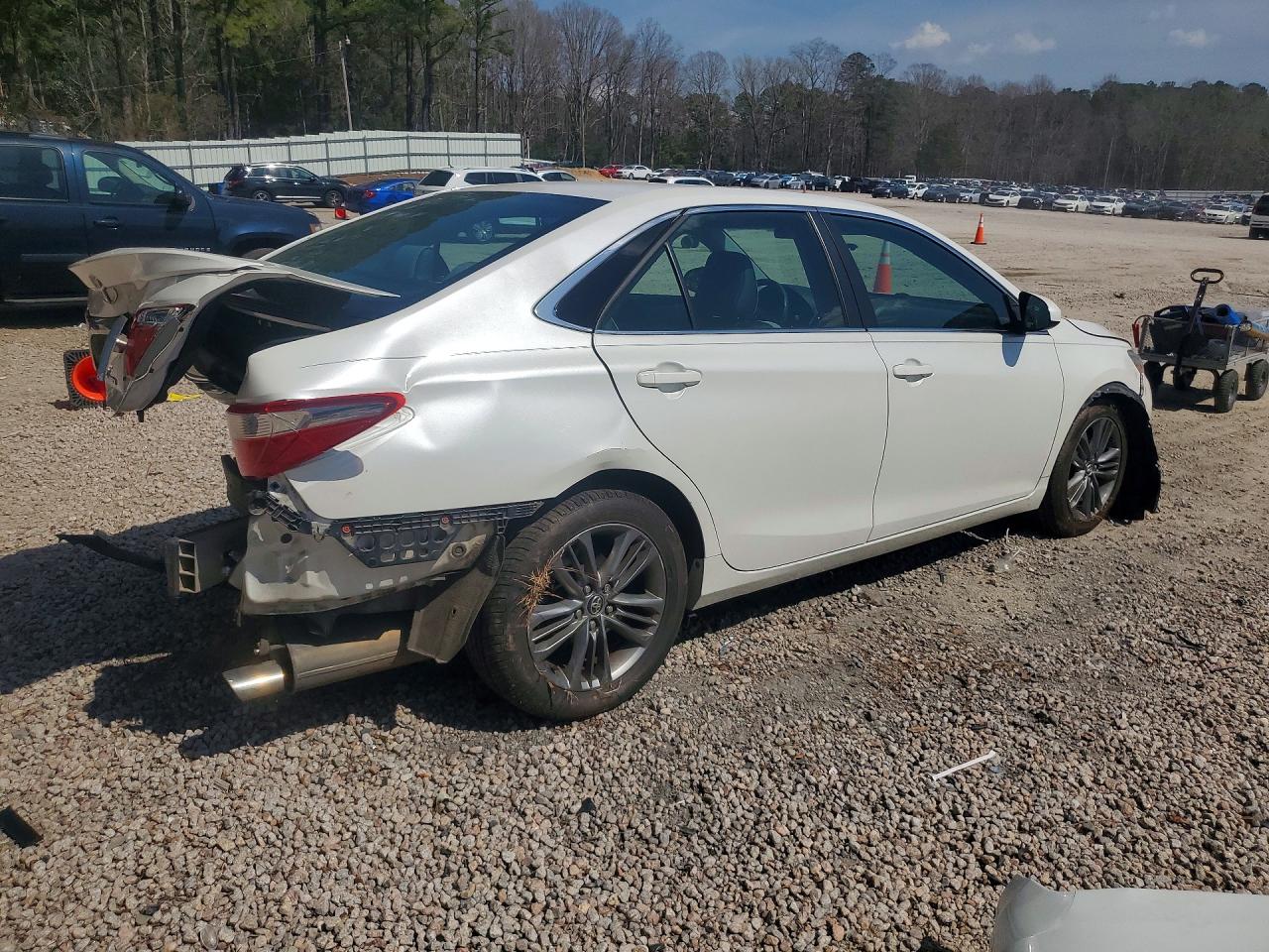 2017 TOYOTA CAMRY SE photo 7