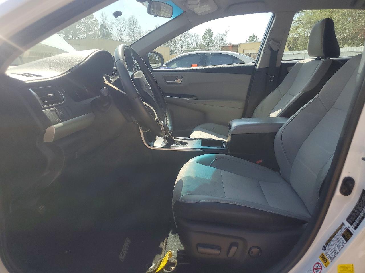 2017 TOYOTA CAMRY SE photo 19