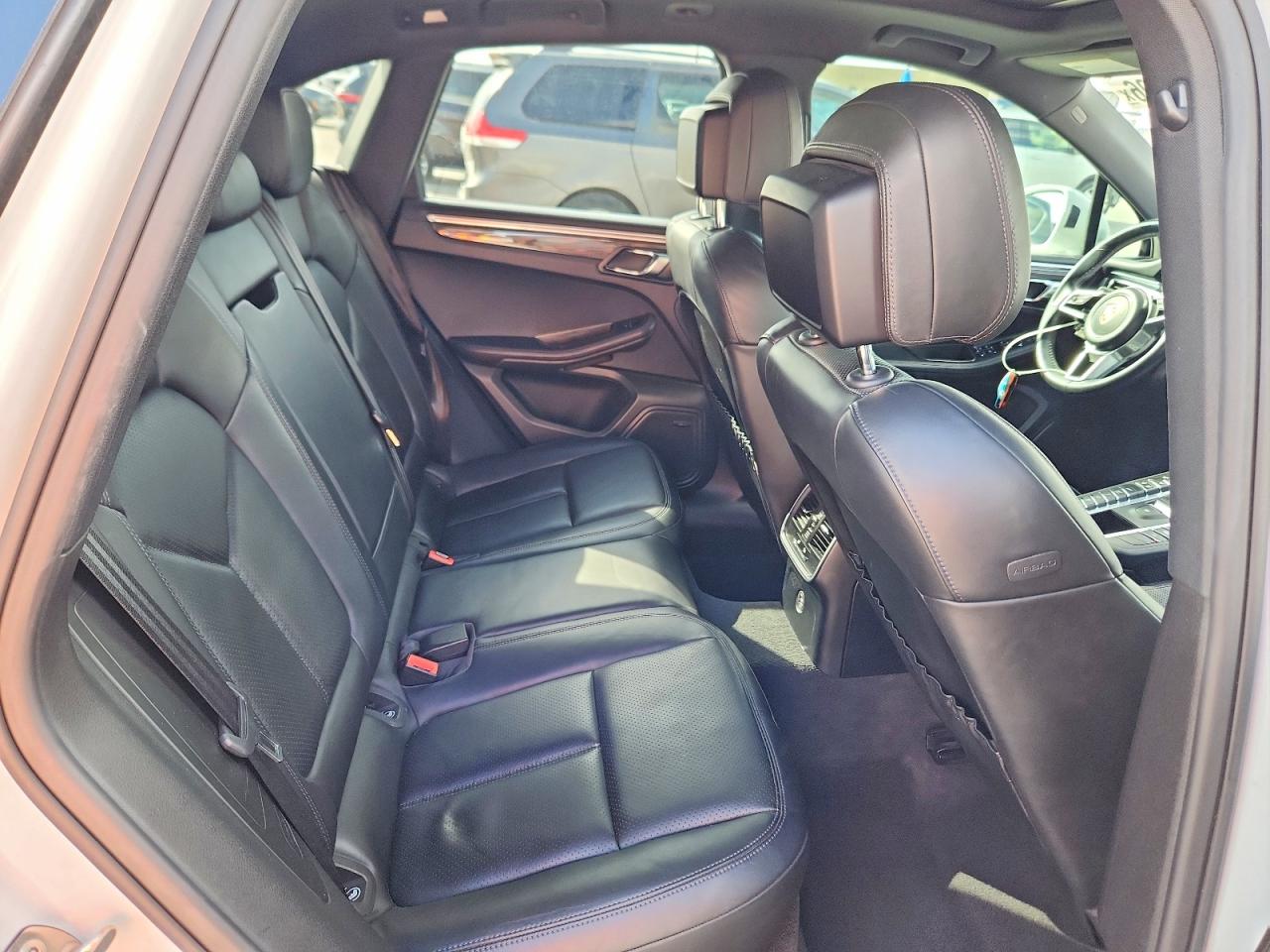 2018 PORSCHE MACAN photo 19
