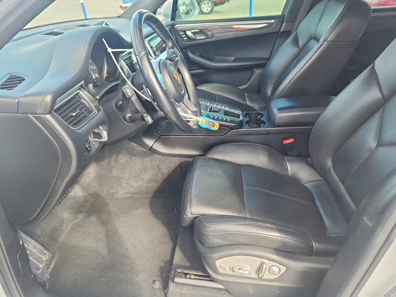 2018 PORSCHE MACAN photo 13
