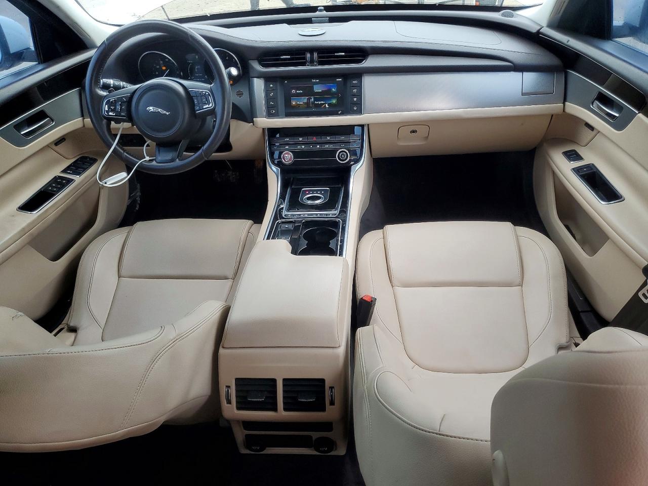 2016 JAGUAR XF photo 15