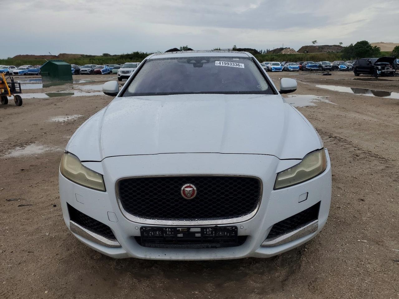 2016 JAGUAR XF photo 9