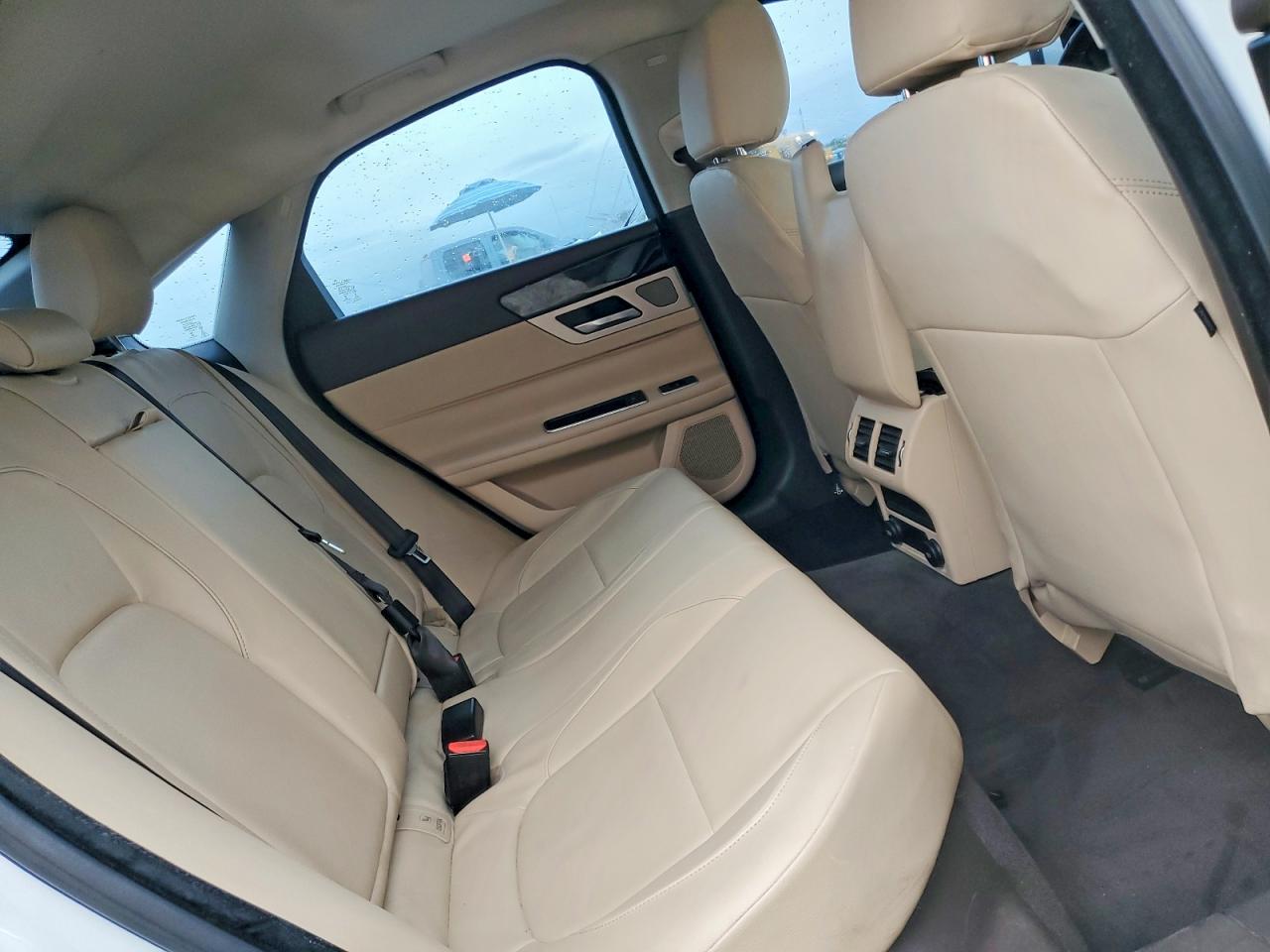 2016 JAGUAR XF photo 19