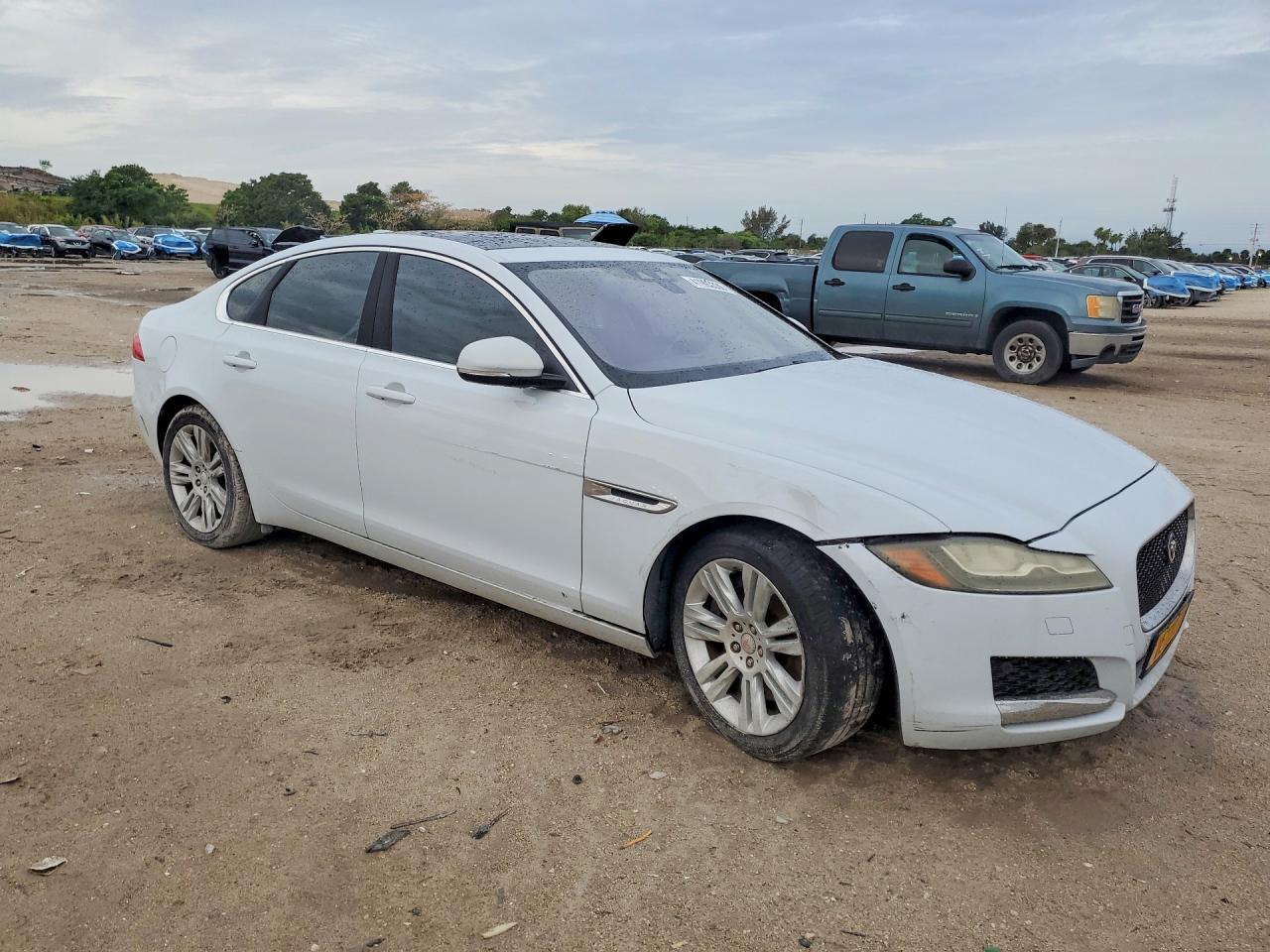 2016 JAGUAR XF photo 7