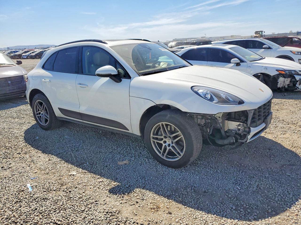 2017 PORSCHE MACAN photo 4