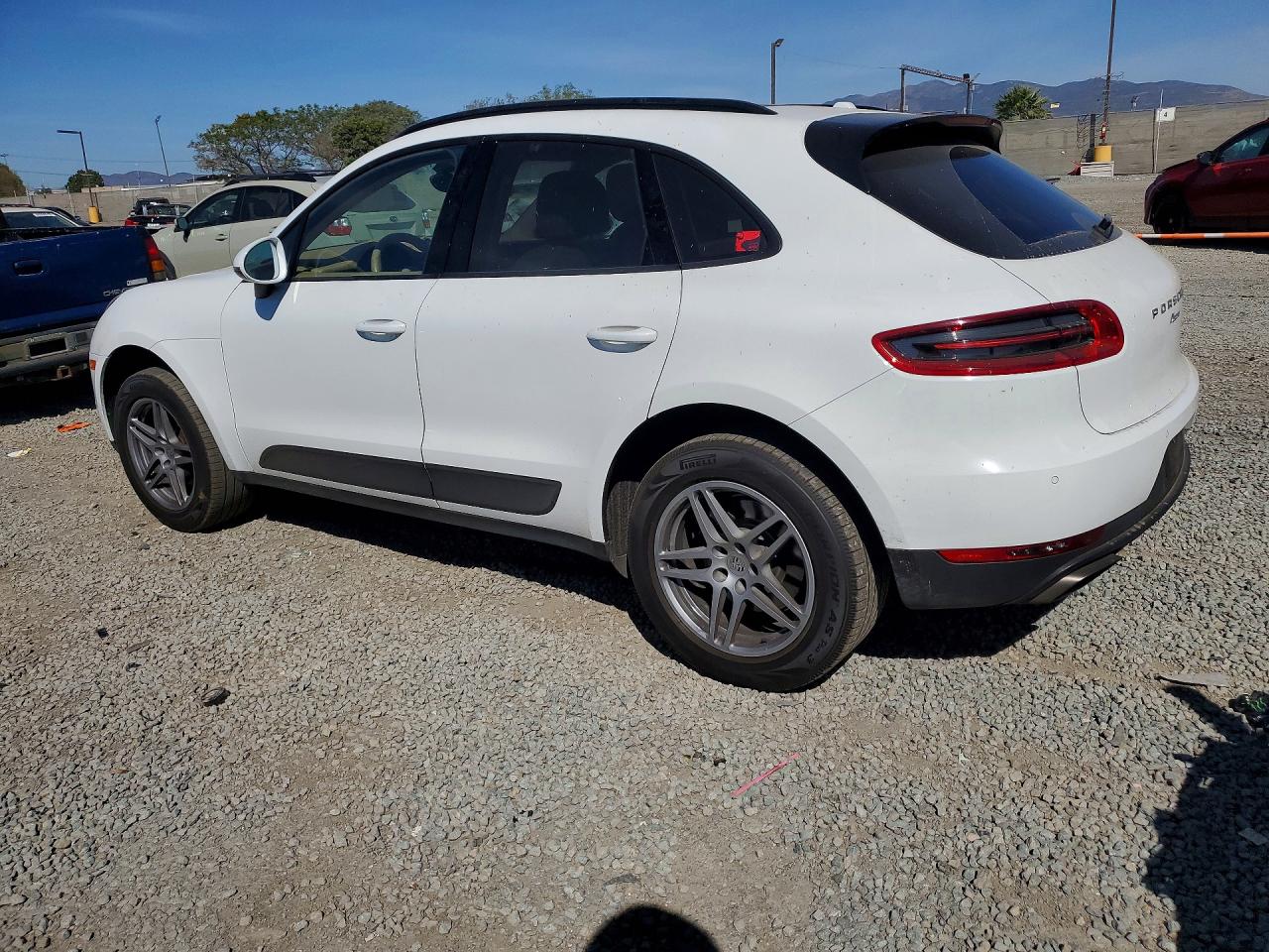 2017 PORSCHE MACAN photo 2