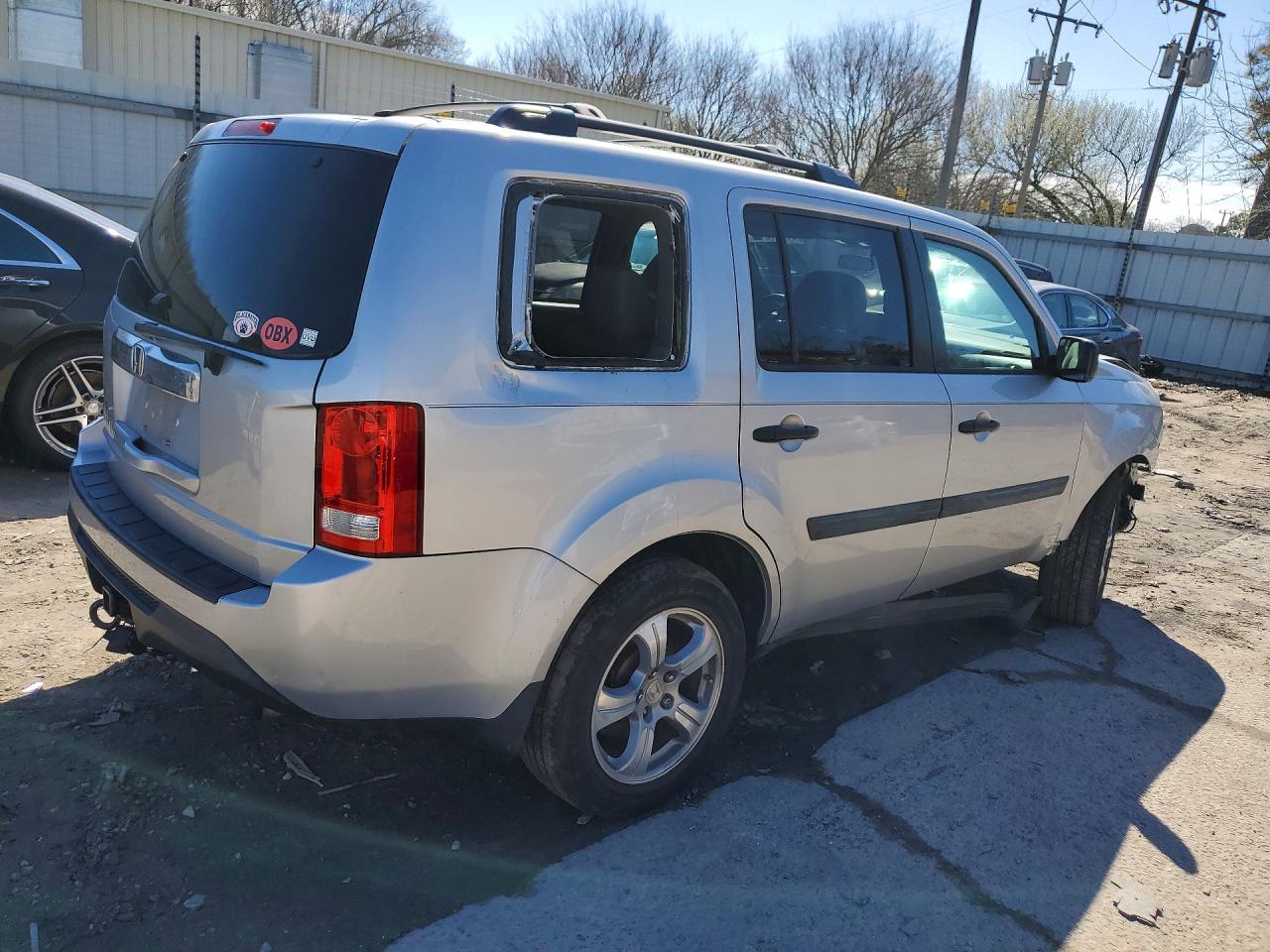 2015 HONDA PILOT LX photo 3