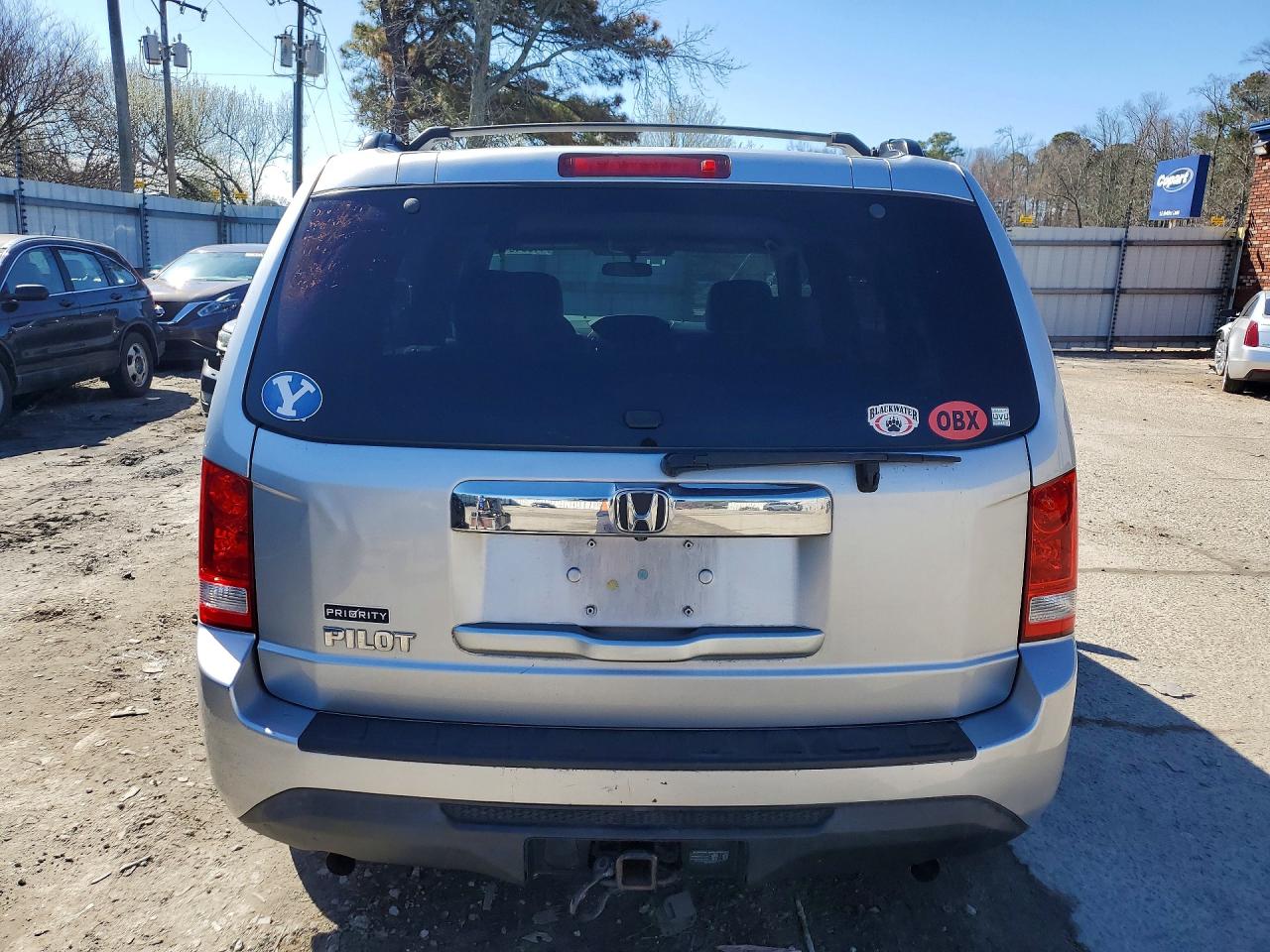 2015 HONDA PILOT LX photo 6