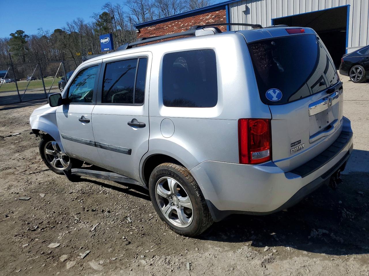 2015 HONDA PILOT LX photo 2