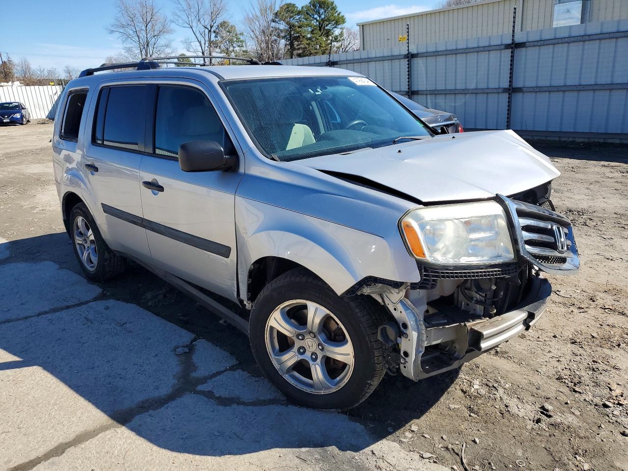 2015 HONDA PILOT LX photo 4