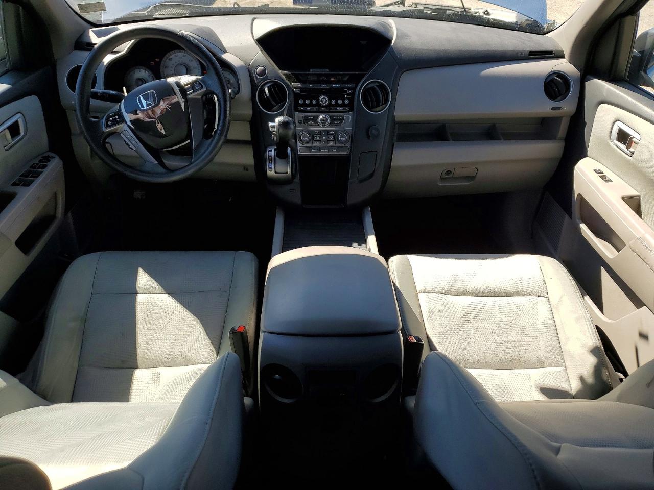 2015 HONDA PILOT LX photo 8