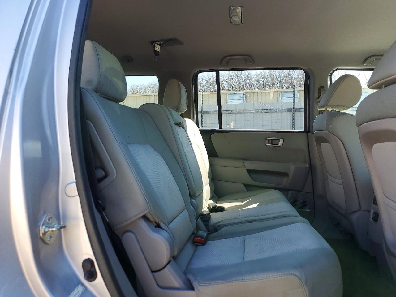 2015 HONDA PILOT LX photo 11
