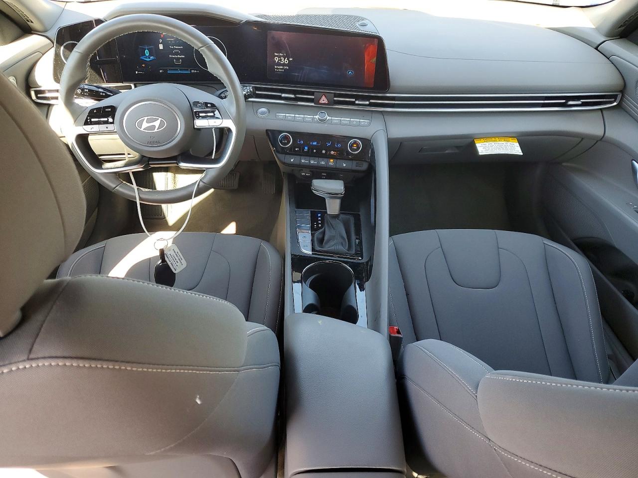 2025 HYUNDAI ELANTRA SEL CONVENIENCE photo 8