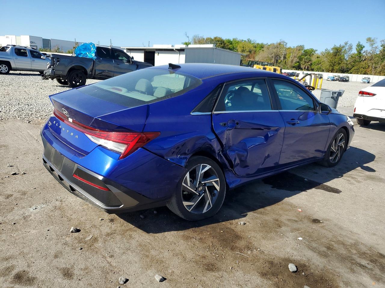 2025 HYUNDAI ELANTRA SEL CONVENIENCE photo 3