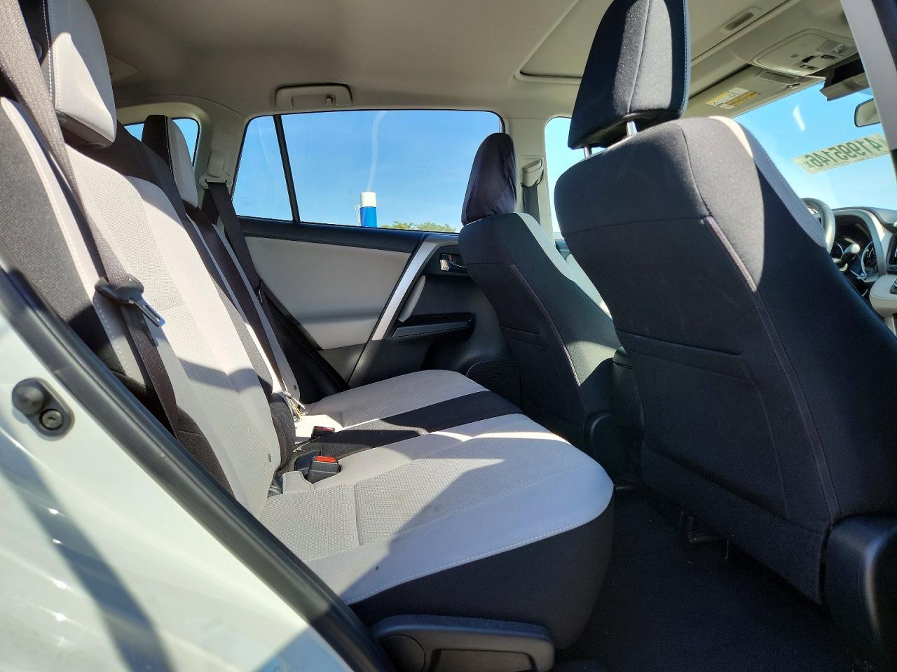 2016 TOYOTA RAV4 XLE photo 11