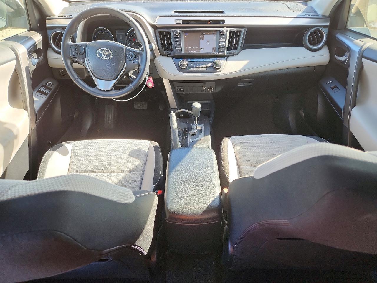 2016 TOYOTA RAV4 XLE photo 8